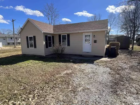 327 E Williams St, Salem, IL 62881 photo 1