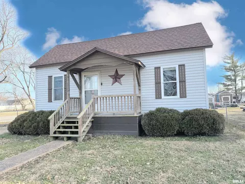 111 E North St, Sesser, IL 62884