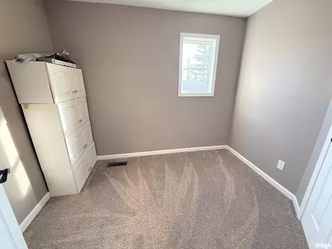 111 E North St, Sesser, IL 62884 photo 9