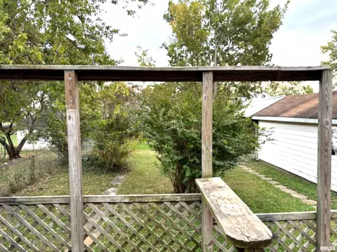 307 Elm St, Salem, IL 62881 photo 5