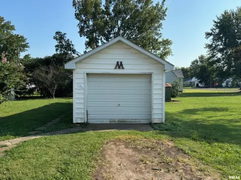 307 Elm St, Salem, IL 62881 photo 2