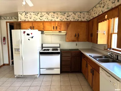307 Elm St, Salem, IL 62881 photo 7