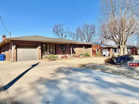 903 E Cleveland St, West Frankfort, IL 62896