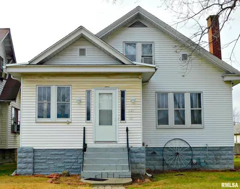 420 Linden Ave, Centralia, IL 62801
