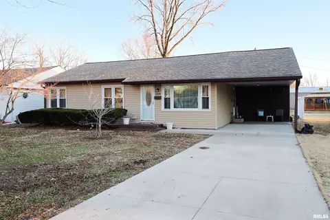 1019 W Bennett, Salem, IL 62881