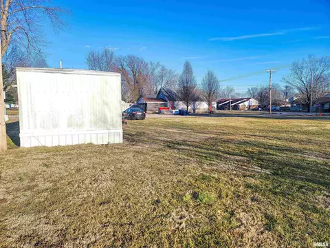 807 Clan St, Flora, IL 62839 photo 8