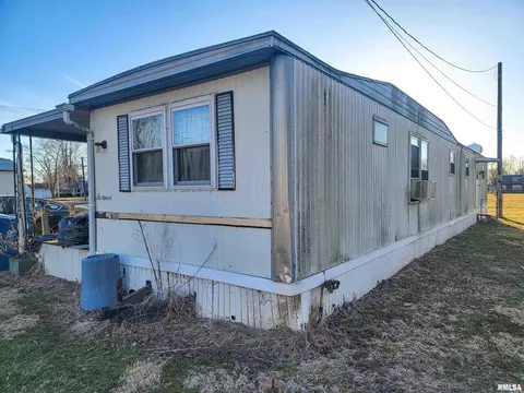 807 Clan St, Flora, IL 62839 photo 6