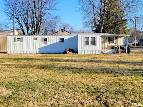 807 Clan St, Flora, IL 62839 photo 2