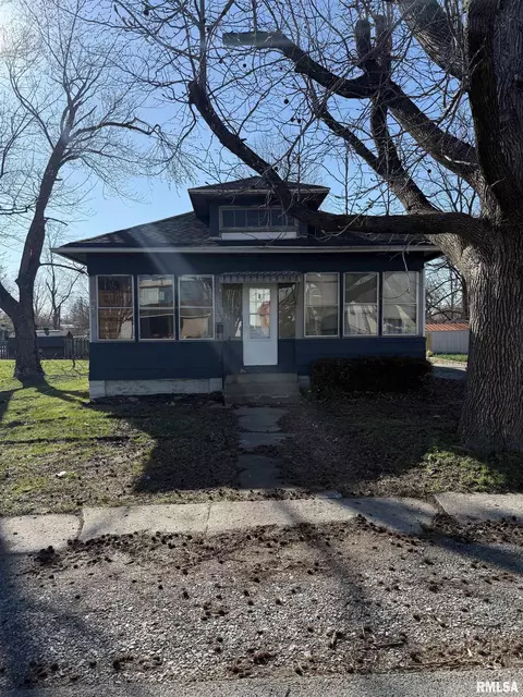 1002 N Johnson St, Marion, IL 62959