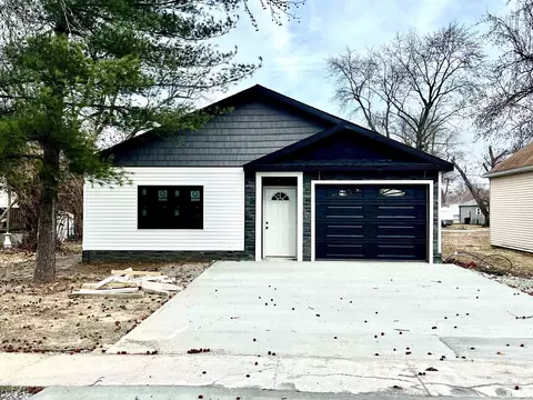 306 North St, Sesser, IL 62884