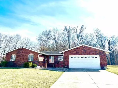 47 Lakewood Dr, Centralia, IL 62801