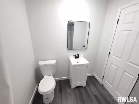 508 E Taylor St, Benton, IL 62812 photo 18