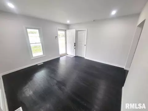508 E Taylor St, Benton, IL 62812 photo 3