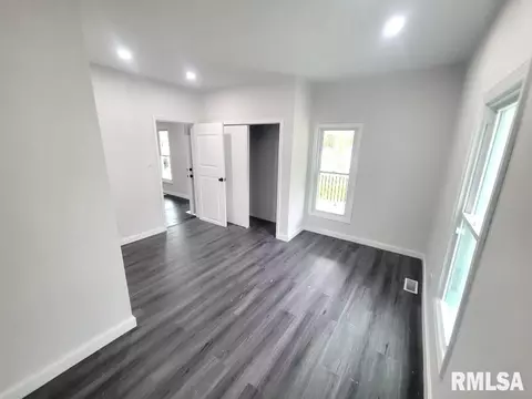 508 E Taylor St, Benton, IL 62812 photo 22