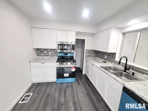 508 E Taylor St, Benton, IL 62812 photo 4