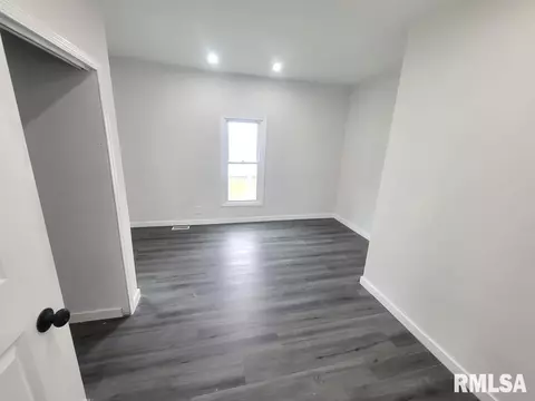 508 E Taylor St, Benton, IL 62812 photo 21