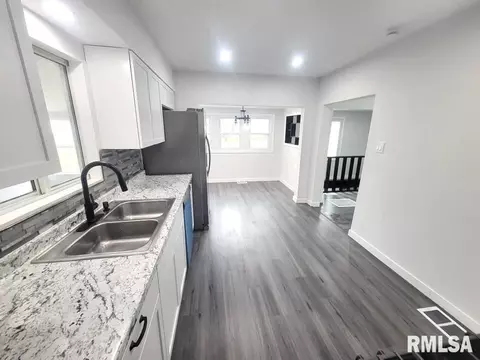 508 E Taylor St, Benton, IL 62812 photo 7