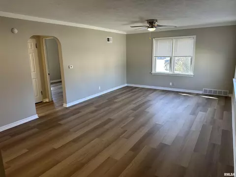 1101 E 4th St, Centralia, IL 62801 photo 9