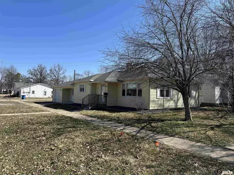 1101 E 4th St, Centralia, IL 62801