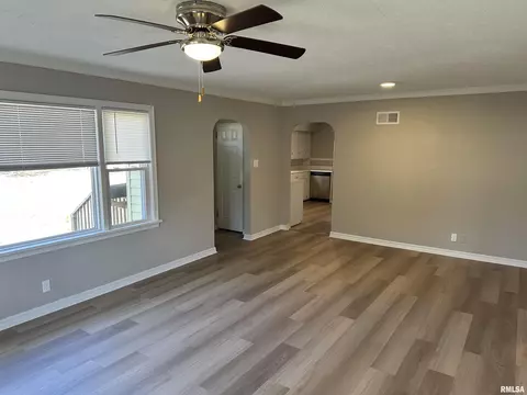 1101 E 4th St, Centralia, IL 62801 photo 3