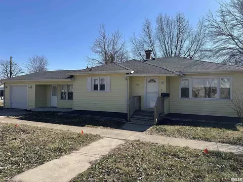 1101 E 4th St, Centralia, IL 62801 photo 2
