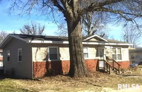 911 E Webster St, Benton, IL 62812