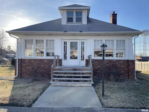 104 S 4th St, Irvington, IL 62848