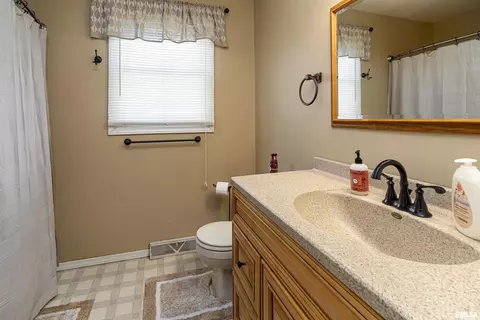 1905 Westminster Dr, Marion, IL 62959 photo 18