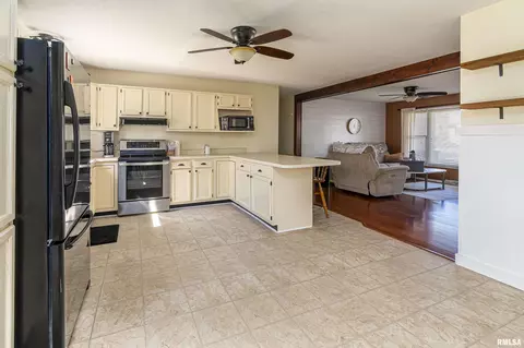 1905 Westminster Dr, Marion, IL 62959 photo 11
