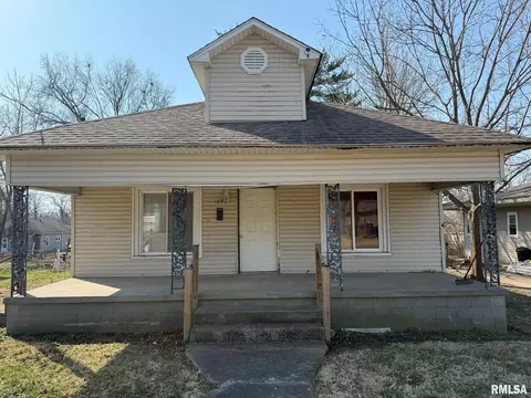 1804 E Oak St, West Frankfort, IL 62896