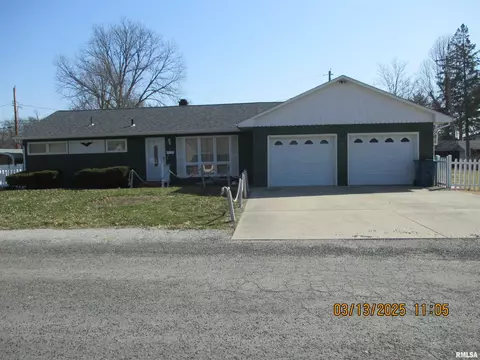 27 Mitchell Ave, Centralia, IL 62801