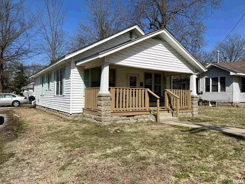 912 W Mill St, Carbondale, IL 62901