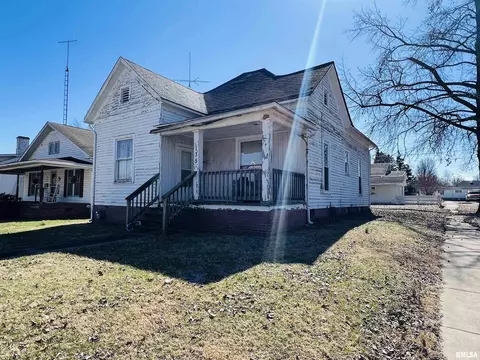 135 W College St, Harrisburg, IL 62946