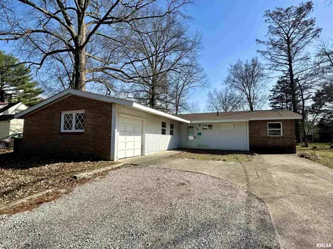 903 W Freeman St, Carbondale, IL 62901