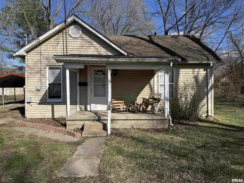 404 N Grand St, Benton, IL 62812 photo 2
