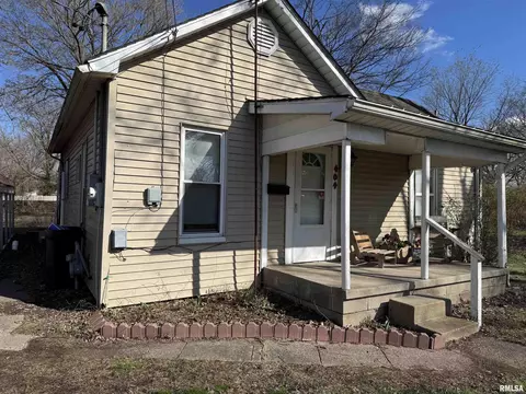404 N Grand St, Benton, IL 62812 photo 3