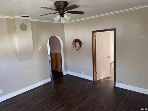 404 N Grand St, Benton, IL 62812 photo 6