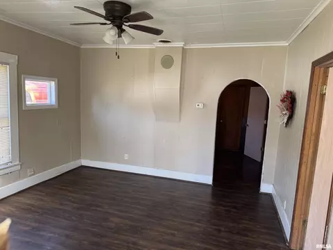 404 N Grand St, Benton, IL 62812 photo 5