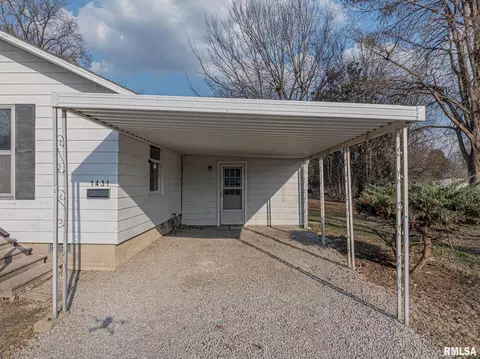 1431 Patterson St, Centralia, IL 62801 photo 3