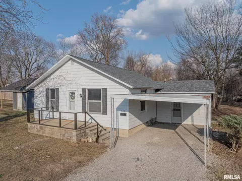 1431 Patterson St, Centralia, IL 62801 photo 2