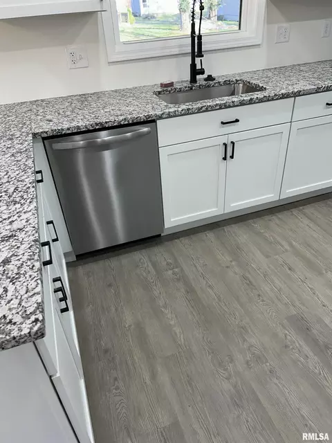 455 E Cedar Ave, Du Quoin, IL 62832 photo 7