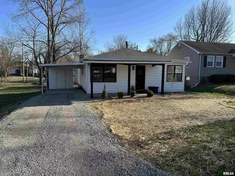 455 E Cedar Ave, Du Quoin, IL 62832
