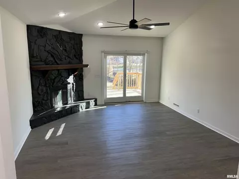 455 E Cedar Ave, Du Quoin, IL 62832 photo 4