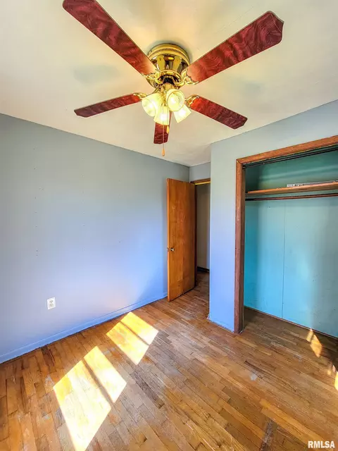 834 E 4th St, Flora, IL 62839 photo 38