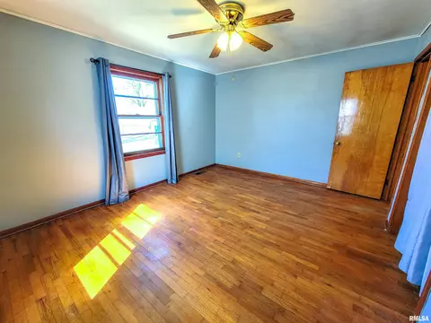834 E 4th St, Flora, IL 62839 photo 31