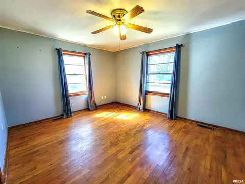 834 E 4th St, Flora, IL 62839 photo 28