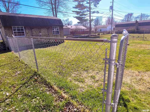 834 E 4th St, Flora, IL 62839 photo 53