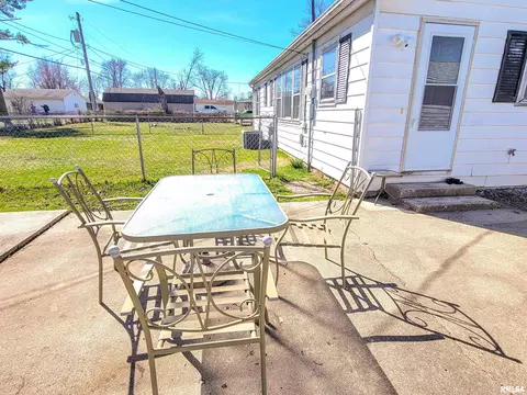 834 E 4th St, Flora, IL 62839 photo 51