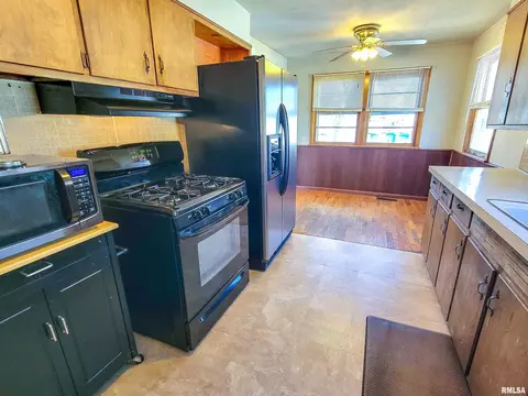 834 E 4th St, Flora, IL 62839 photo 20