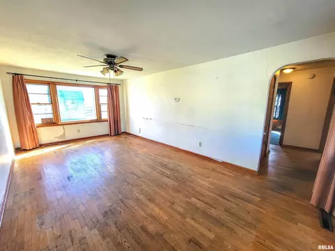 834 E 4th St, Flora, IL 62839 photo 9
